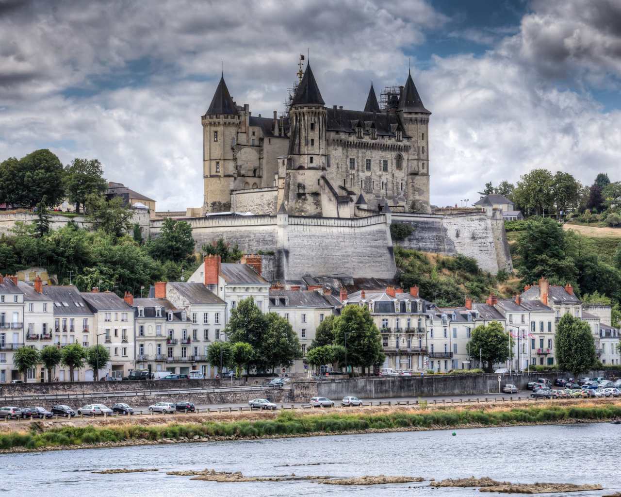 Saumur Castle on Loire wallpaper 1280x1024