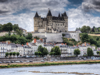 Обои Saumur Castle on Loire 320x240