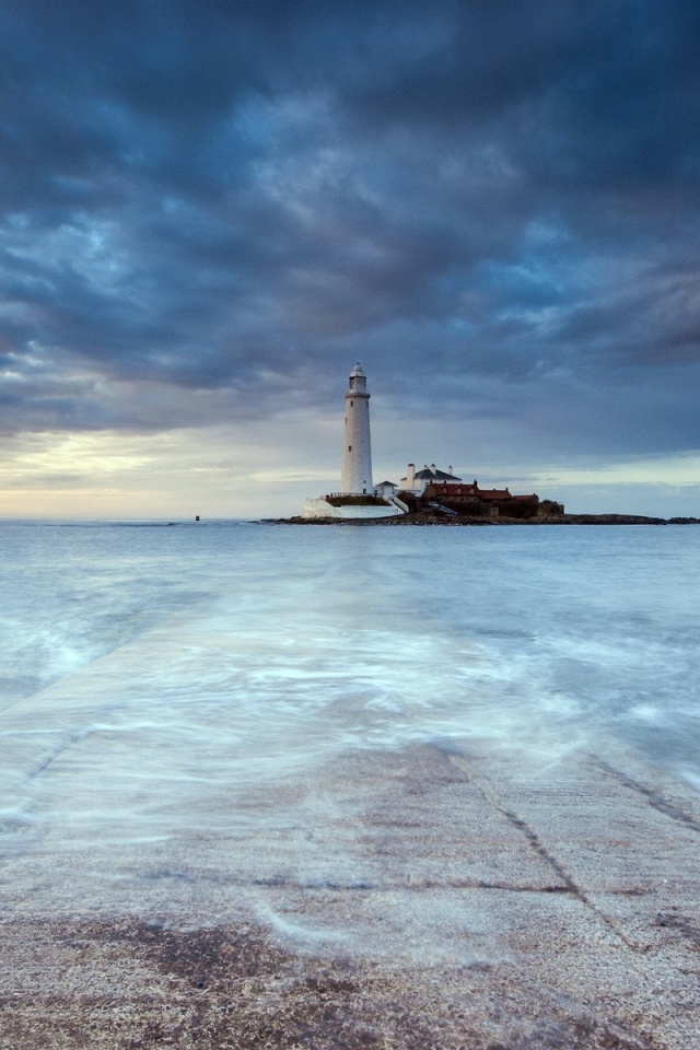 Обои Lighthouse in coastal zone 640x960