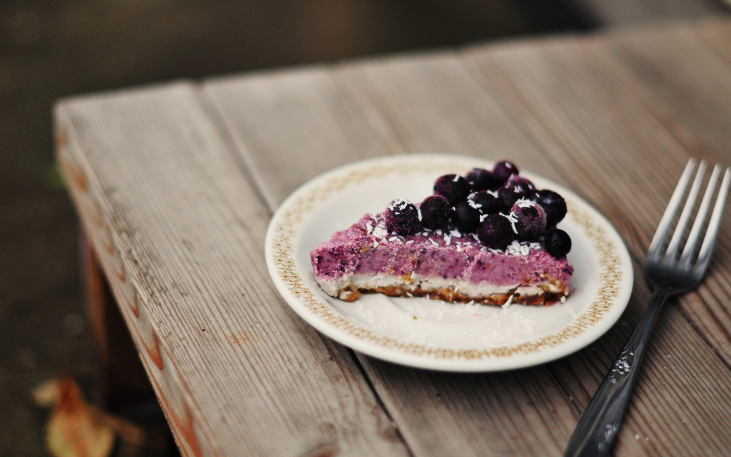 Currant Cake wallpaper 2560x1600