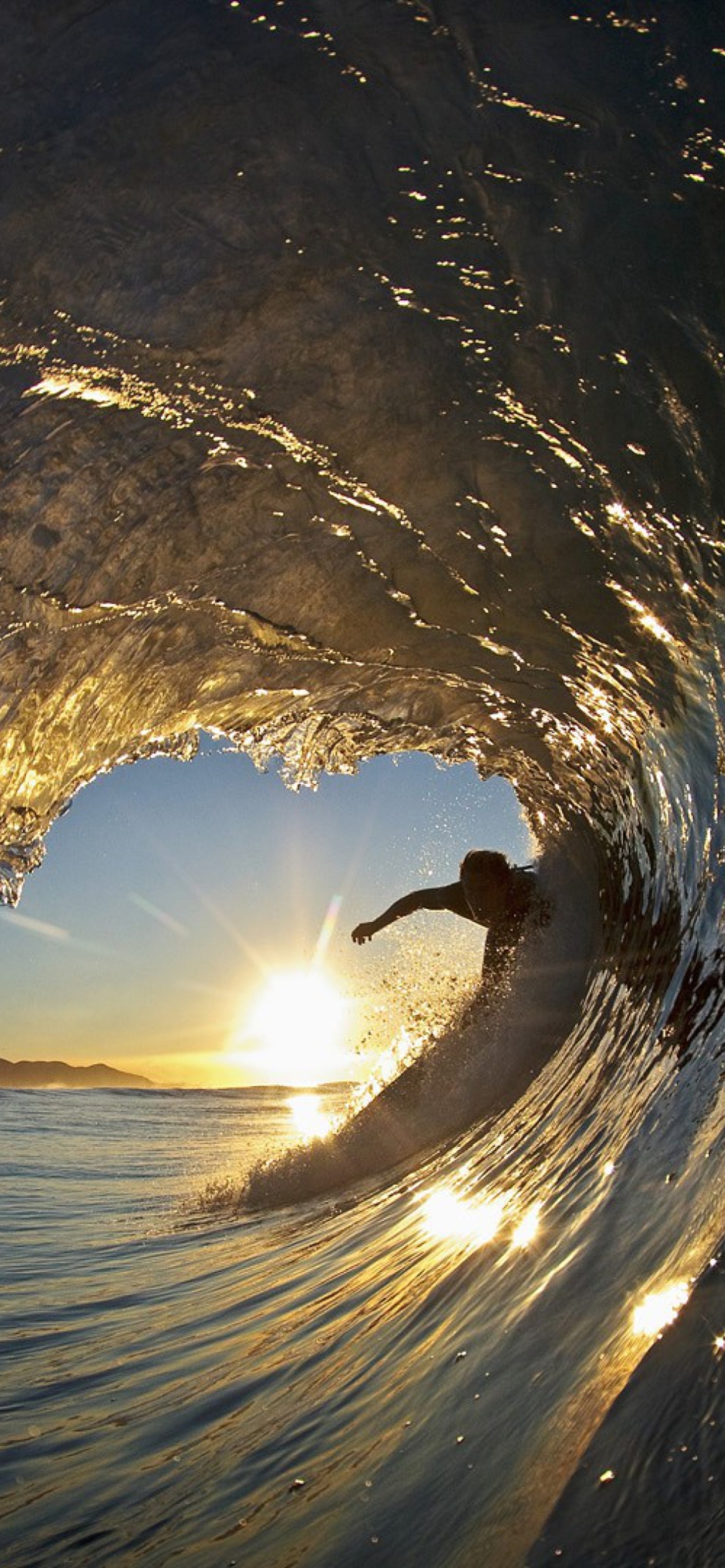 Das Surfer Against Big Wave Wallpaper 1170x2532