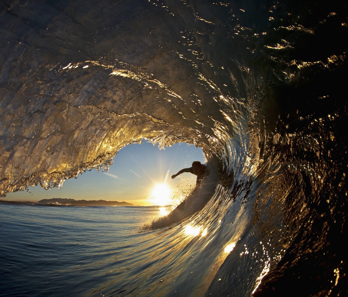 Das Surfer Against Big Wave Wallpaper 1200x1024