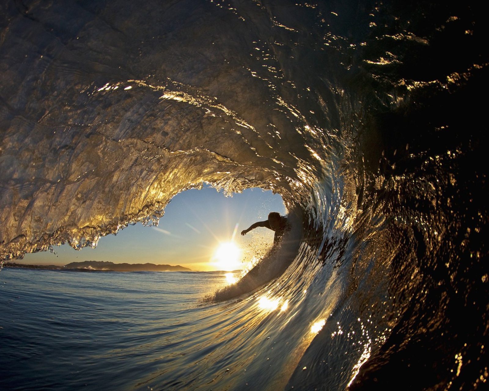 Surfer Against Big Wave wallpaper 1600x1280