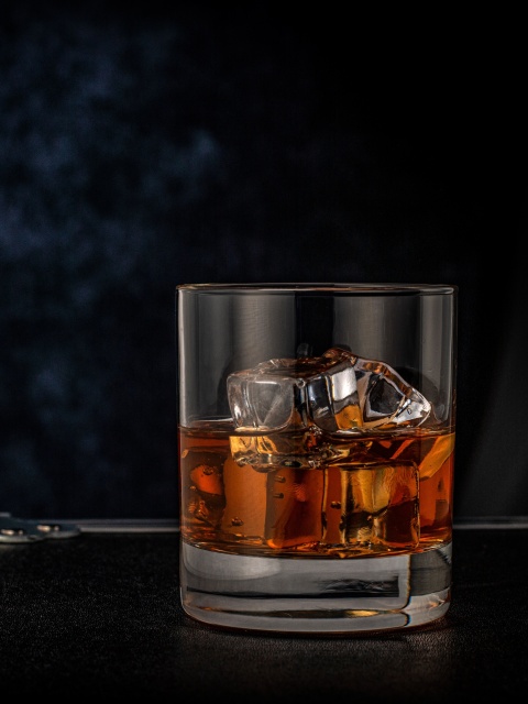Sfondi Golden Whiskey Glass 480x640