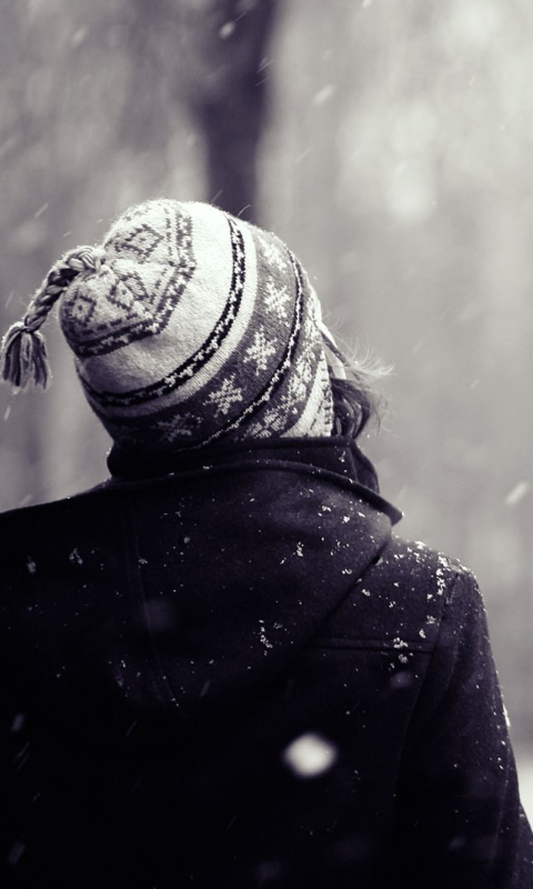Girl Looking At Falling Snow wallpaper 480x800