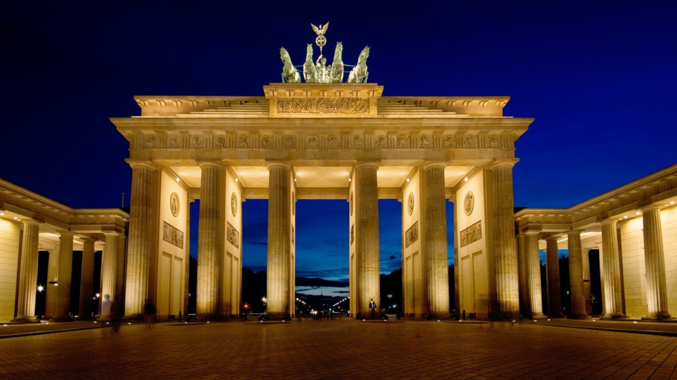 Sfondi Brandenburg Gate Berlin 1366x768