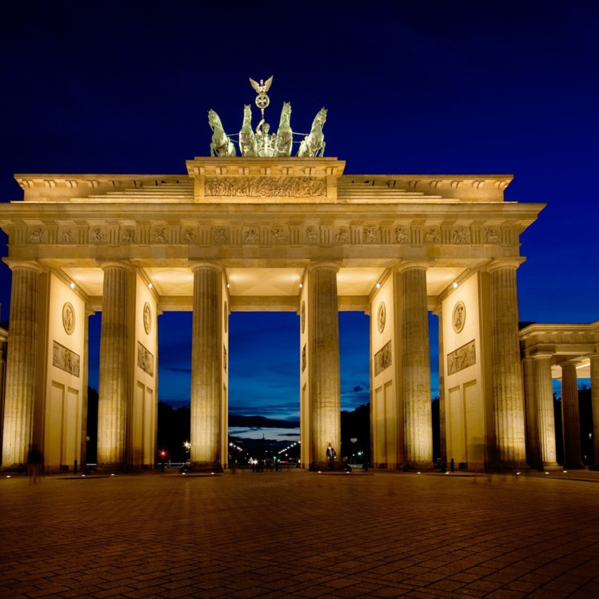 Das Brandenburg Gate Berlin Wallpaper 2048x2048
