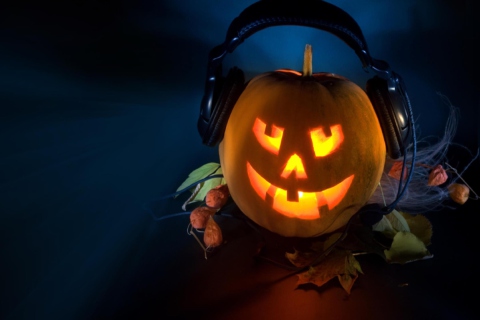 Sfondi Pumpkin In Headphones 480x320