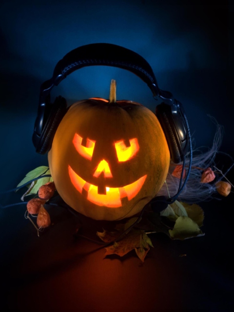 Fondo de pantalla Pumpkin In Headphones 480x640