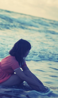 Girl And Ocean screenshot #1 240x400