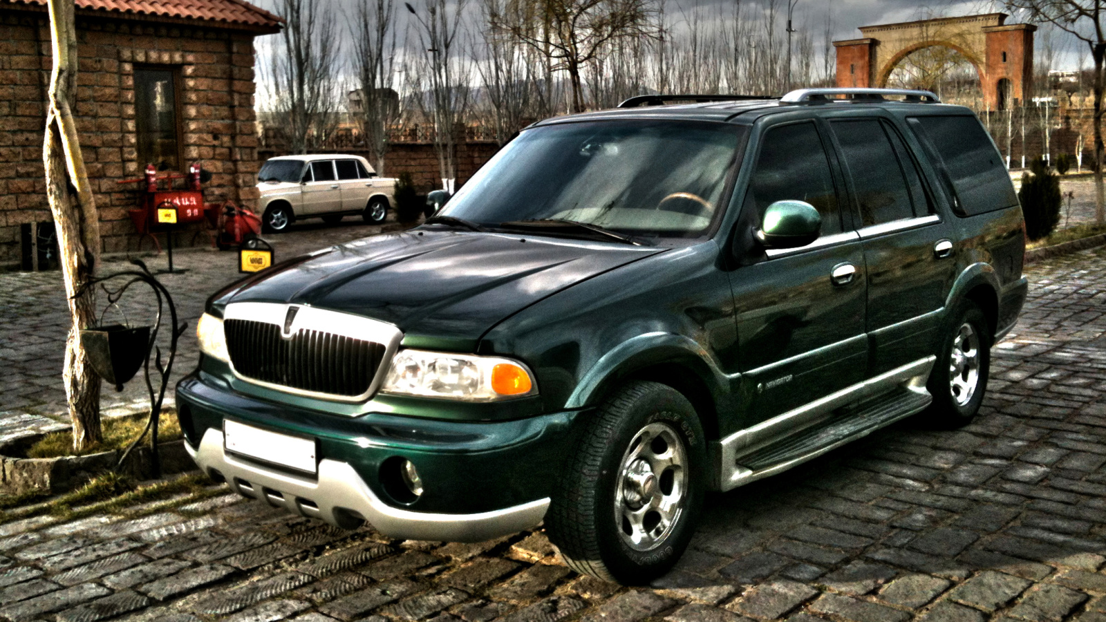 Lincoln Navigator 2000 screenshot #1 1600x900