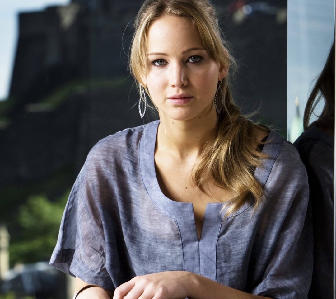 Обои Jennifer Lawrence Casual Style 1080x960