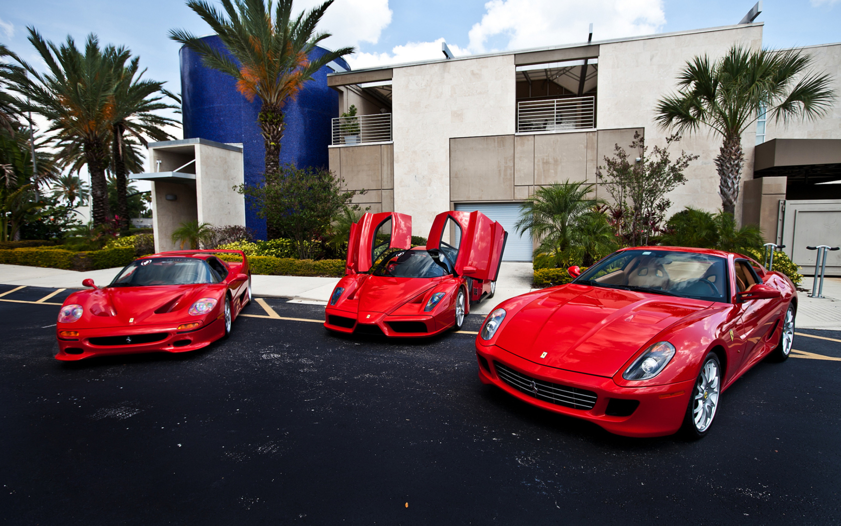 Red Ferrari Supercar screenshot #1 1680x1050