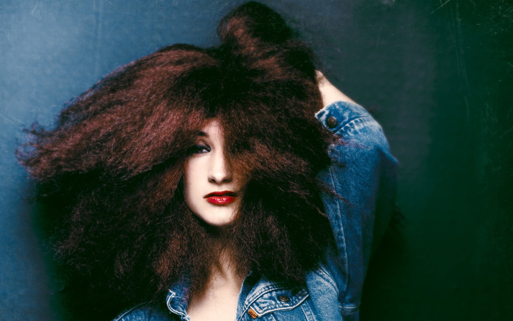 Sfondi Beautiful Brunette With Curly Hair 1680x1050