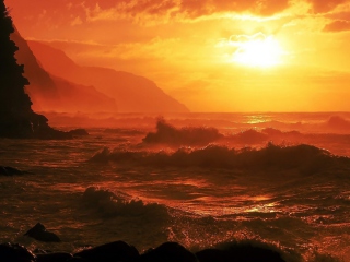 Fondo de pantalla Ocean Waves At Sunset 320x240