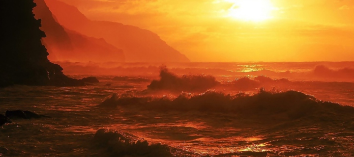 Fondo de pantalla Ocean Waves At Sunset 720x320