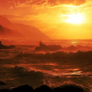 Kostenloses Ocean Waves At Sunset Wallpaper für iPad