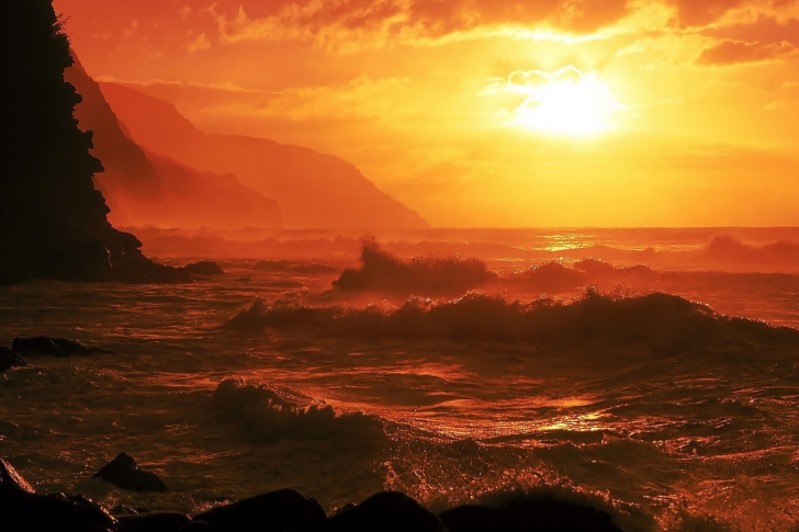 Fondo de pantalla Ocean Waves At Sunset