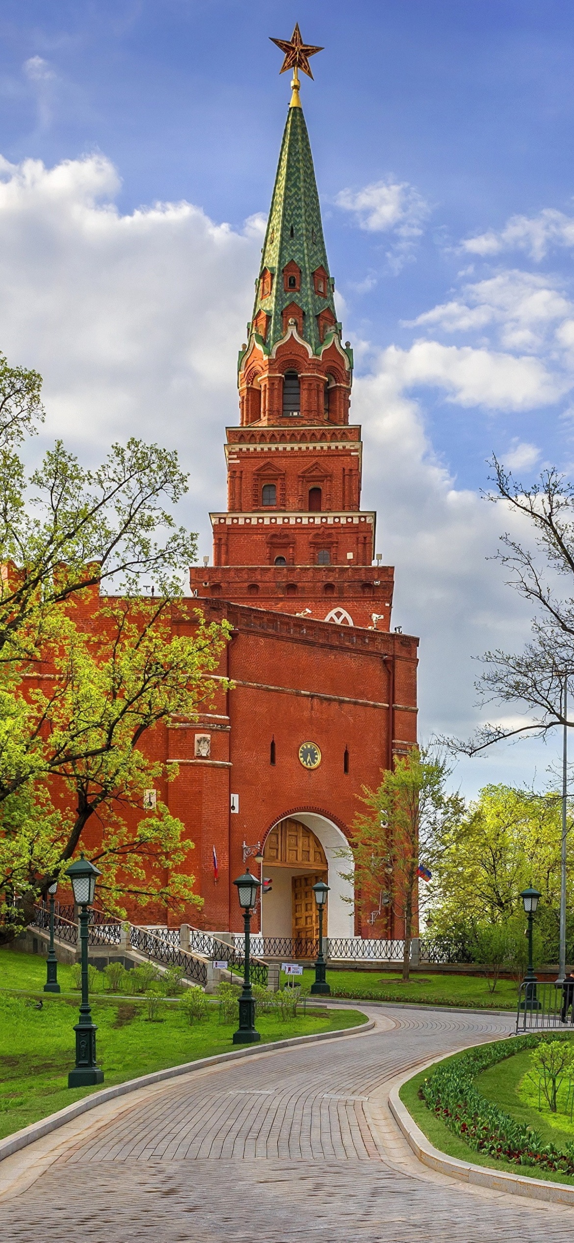 Fondo de pantalla Kremlin in Moscow and Red Square 1170x2532