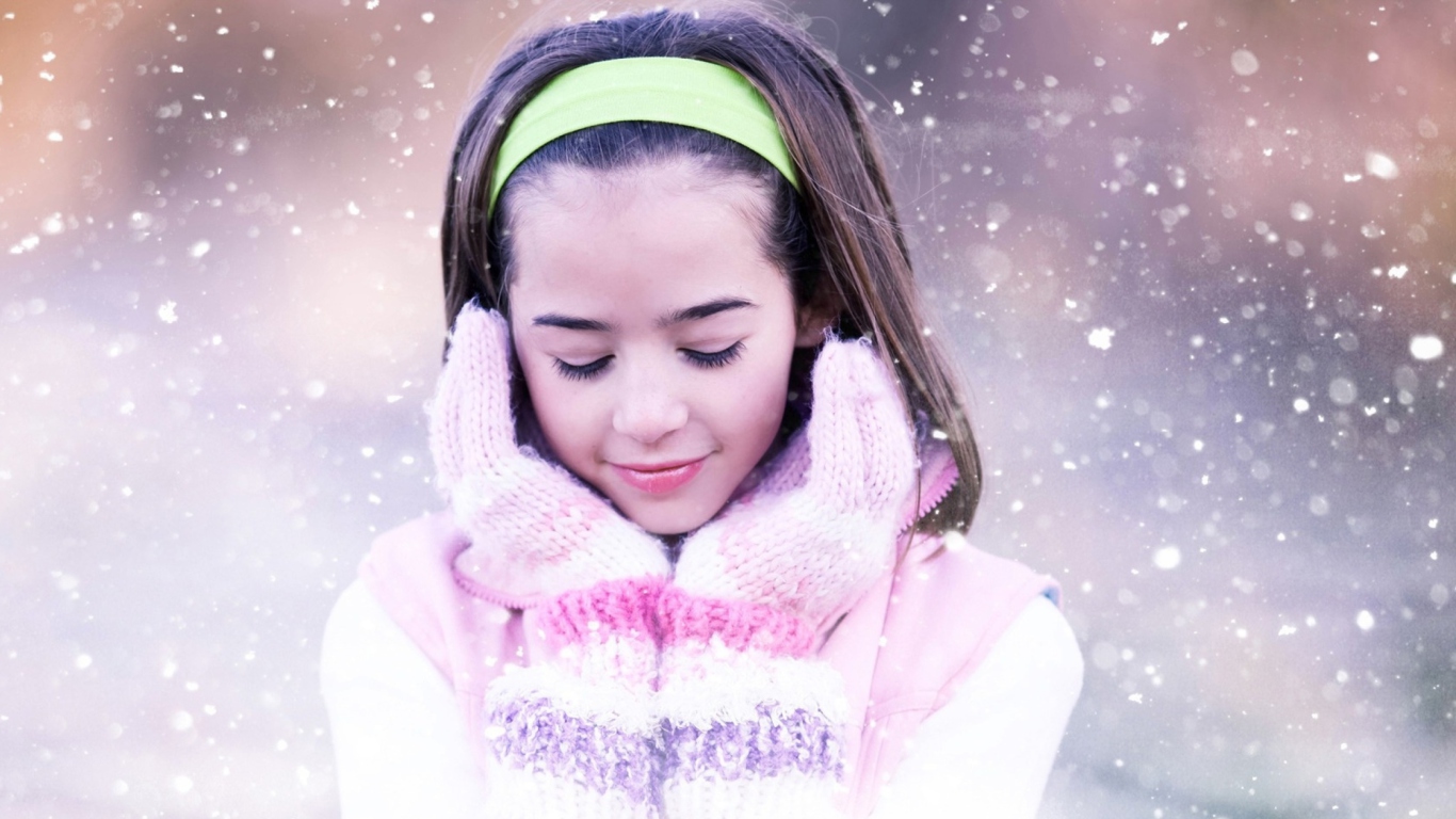 Girl In The Snow wallpaper 1366x768