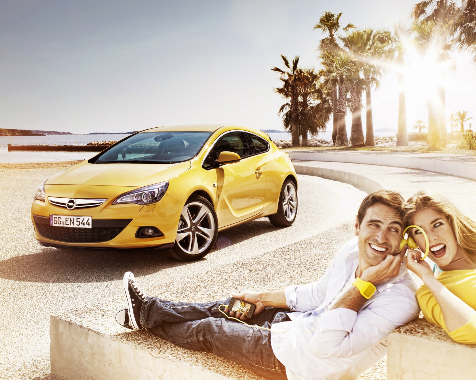 Fondo de pantalla Couple with Opel 1600x1280