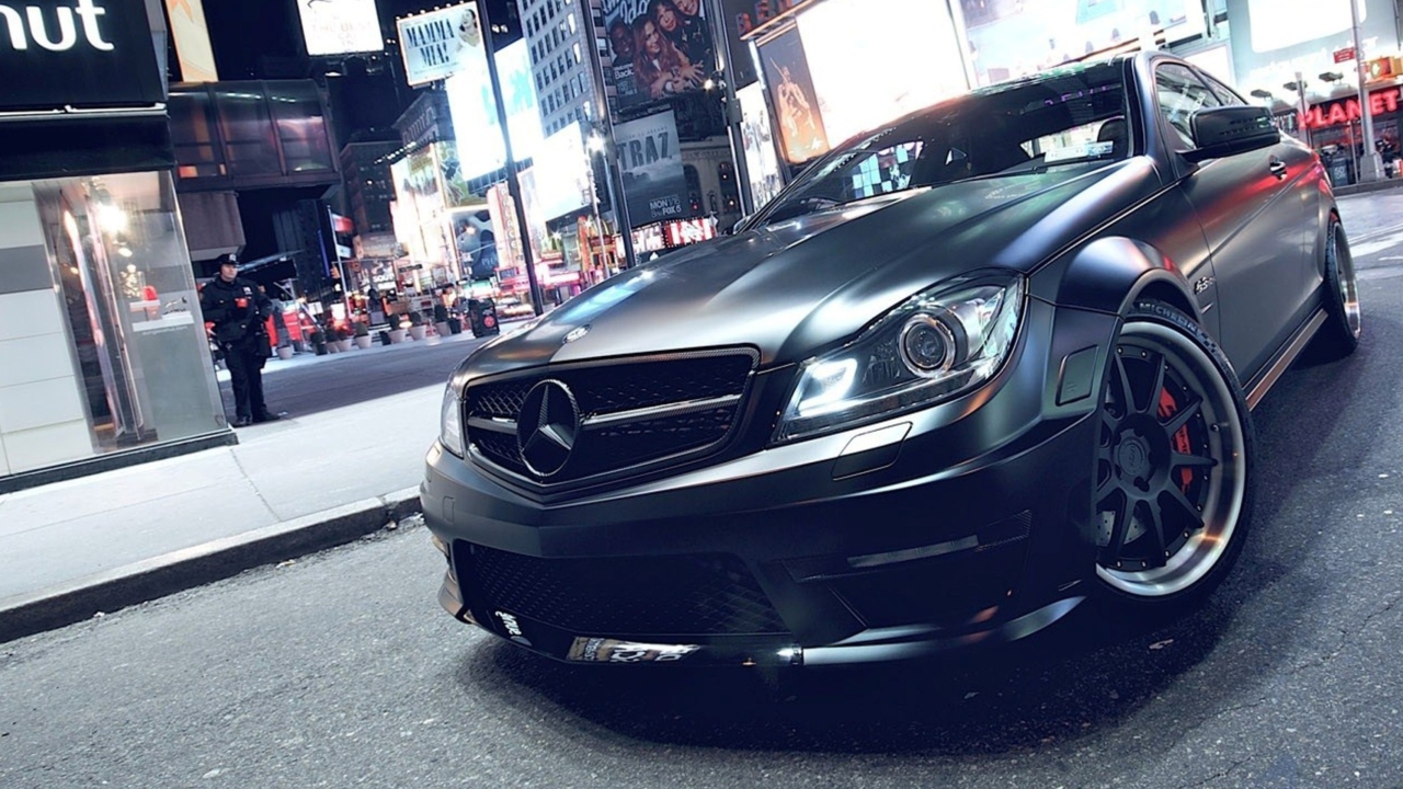 Screenshot №1 pro téma Mercedes-Benz C63 AMG 1280x720