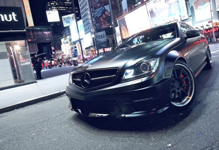 Fondo de pantalla Mercedes-Benz C63 AMG