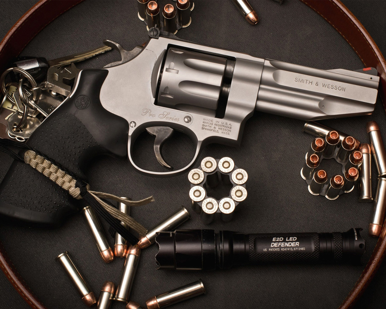 Fondo de pantalla Smith & Wesson Revolver 1280x1024