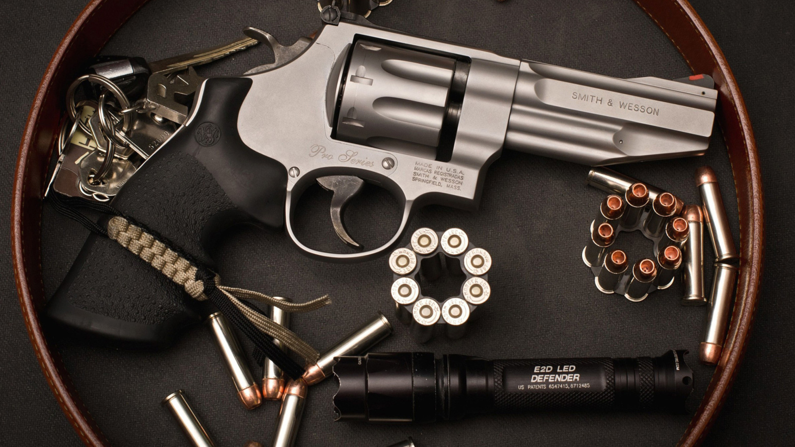 Smith & Wesson Revolver wallpaper 1600x900