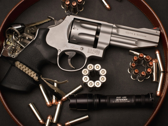 Das Smith & Wesson Revolver Wallpaper 640x480