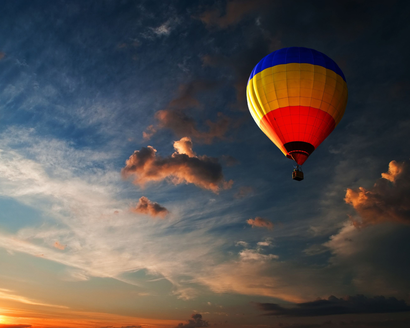 Fondo de pantalla Colorful Air Balloon 1600x1280