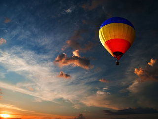 Fondo de pantalla Colorful Air Balloon 320x240