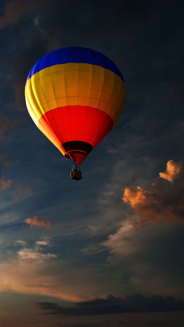 Fondo de pantalla Colorful Air Balloon 360x640