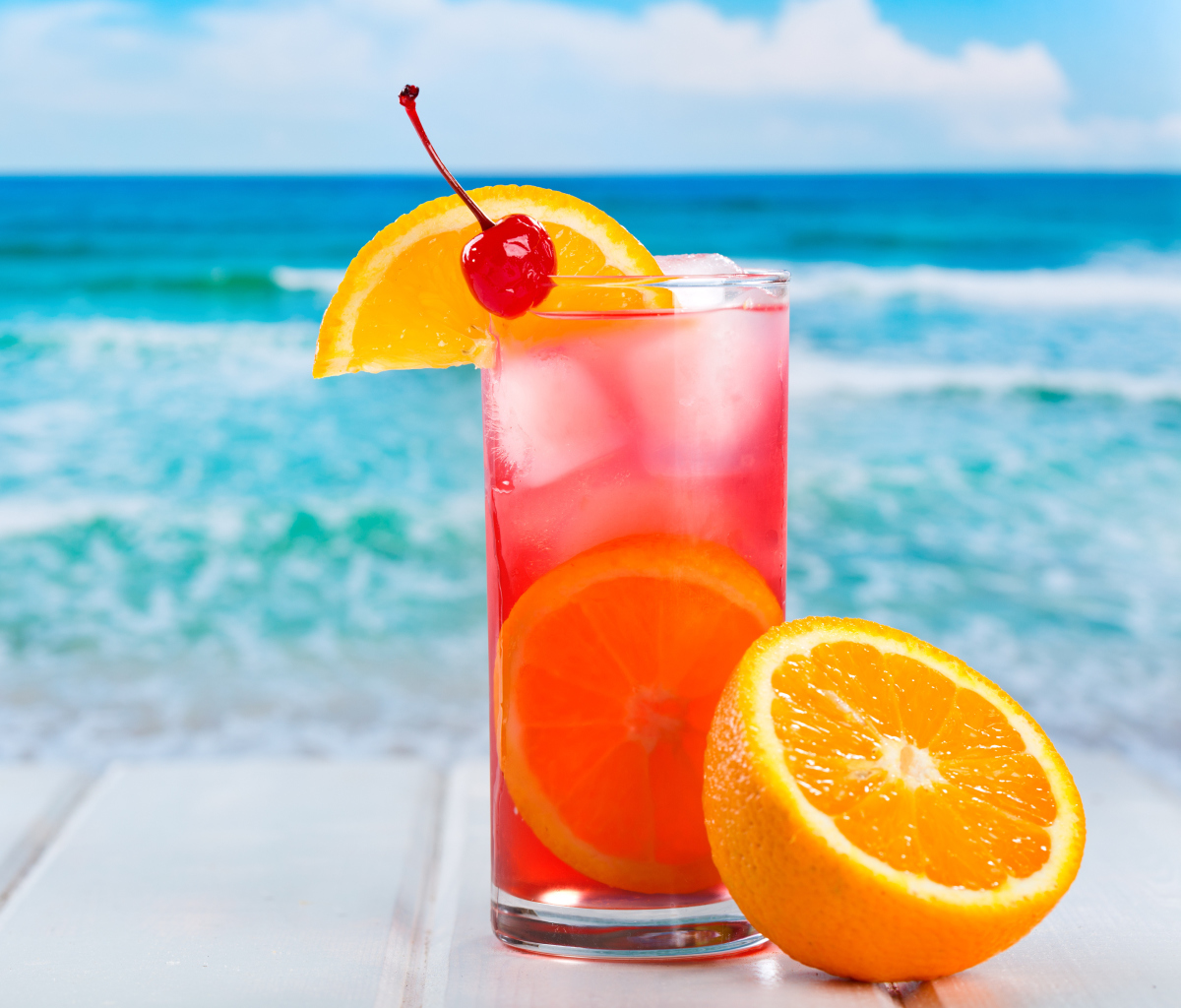 Обои Tropical Paradise Cocktail With Cherry On Top 1200x1024