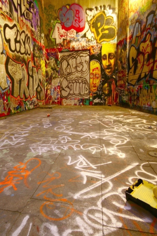 Das Street Graffiti Wallpaper 320x480