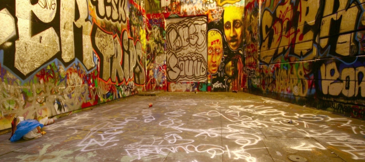 Das Street Graffiti Wallpaper 720x320