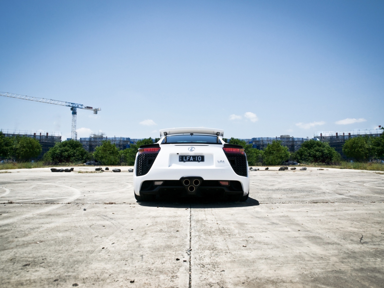 White Lexus wallpaper 1280x960