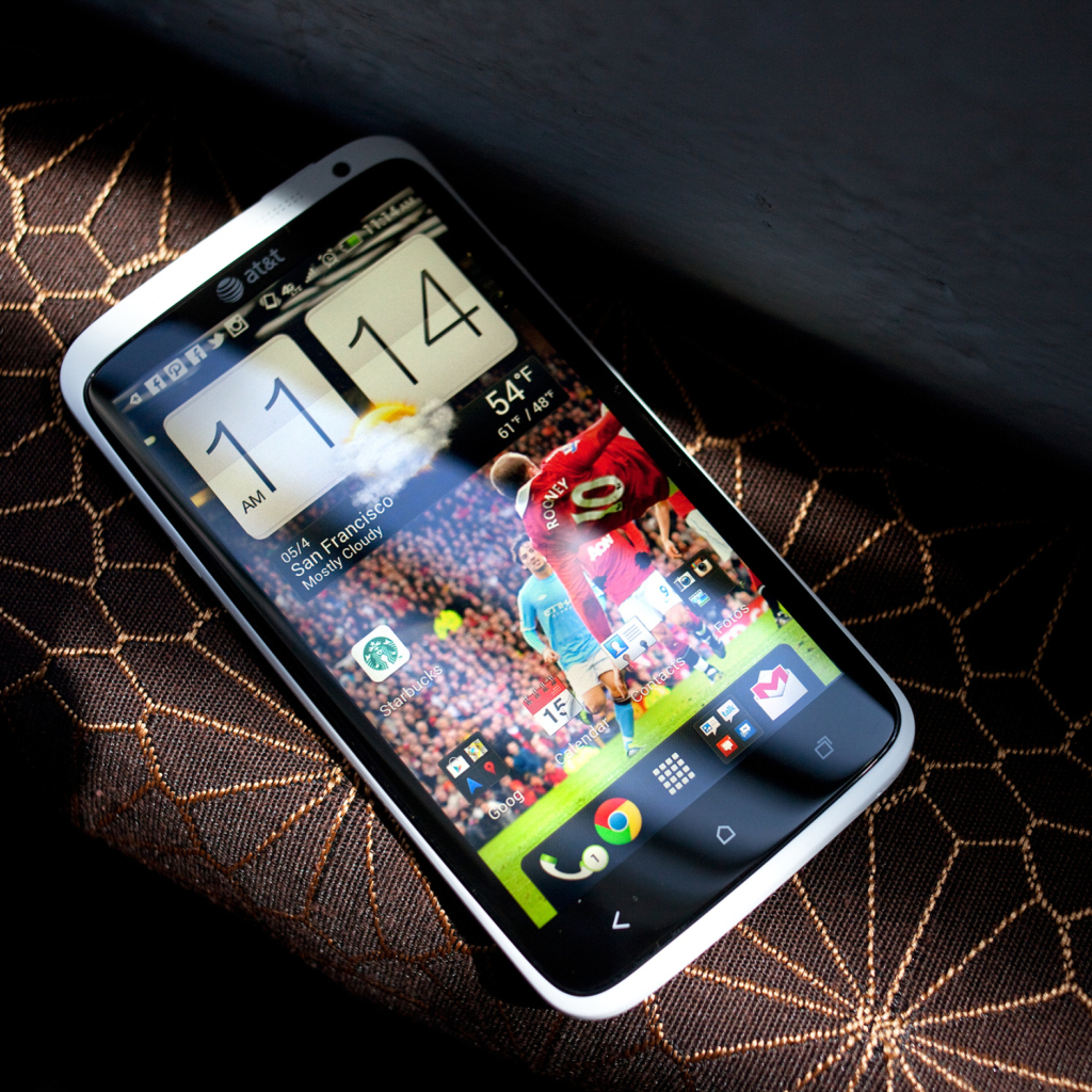 HTC One X - Smartphone wallpaper 1024x1024