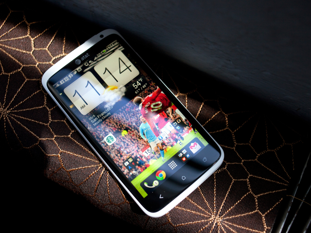 Обои HTC One X - Smartphone 1024x768