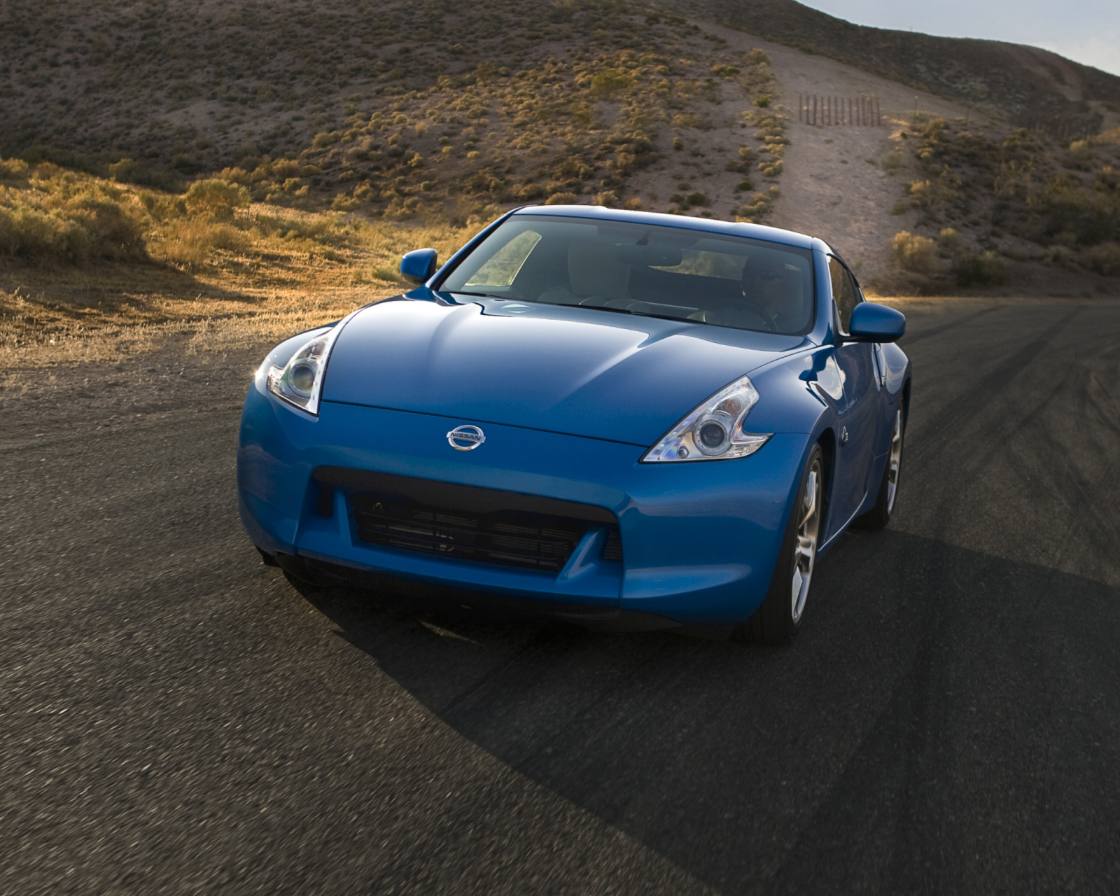 Das Nissan Z Coupe Wallpaper 1600x1280