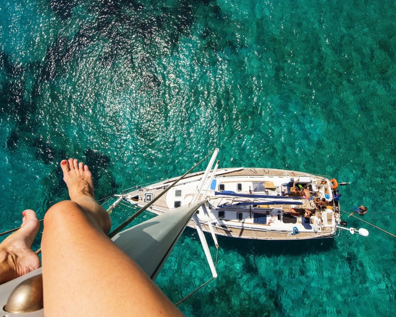 Das Crazy photo from yacht mast Wallpaper 1280x1024