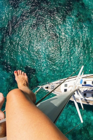 Fondo de pantalla Crazy photo from yacht mast 320x480