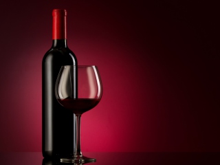 Das Nice Bottle Of Red Wallpaper 320x240