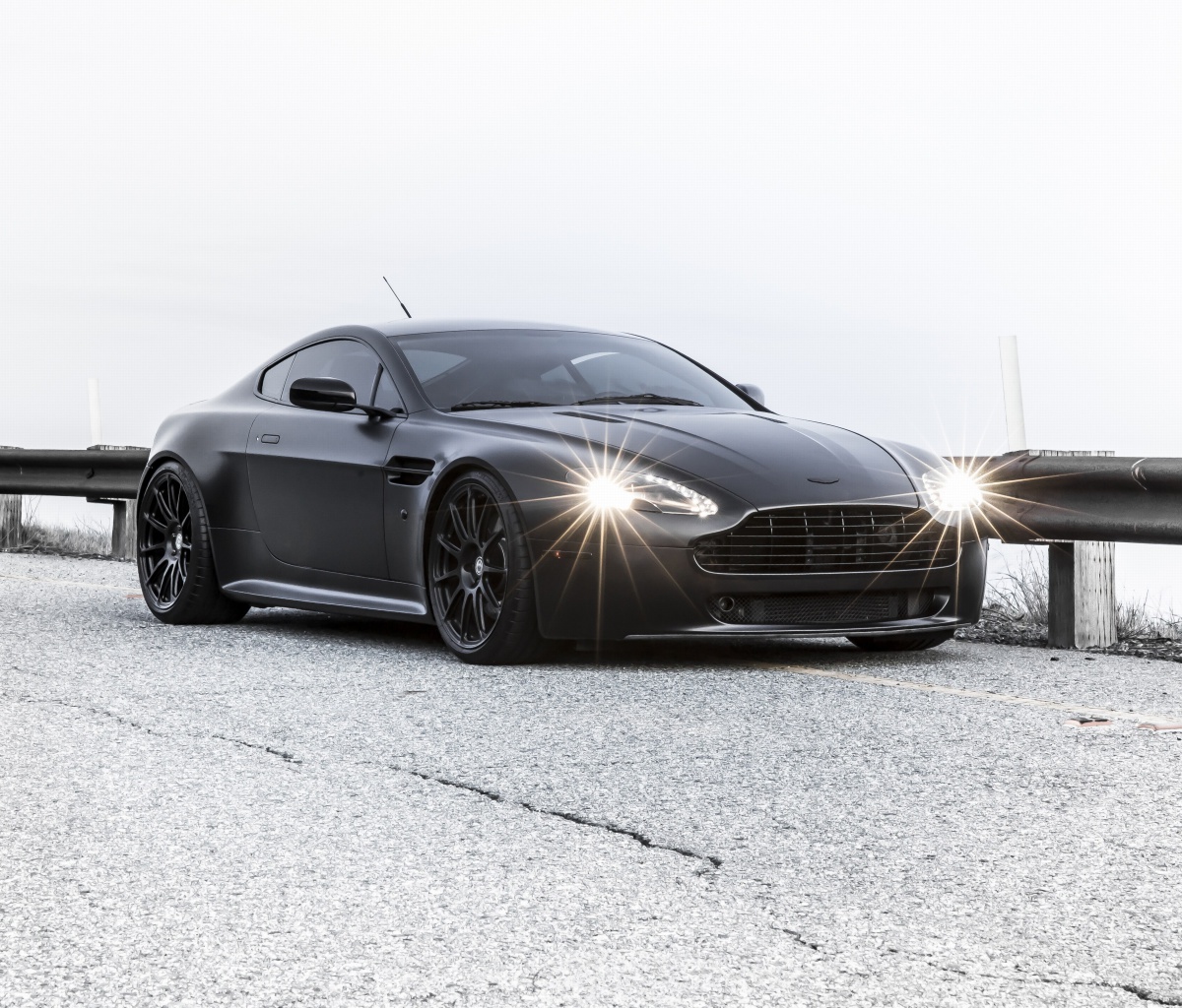 Sfondi 2015 Aston Martin V8 Vantage GT 1200x1024