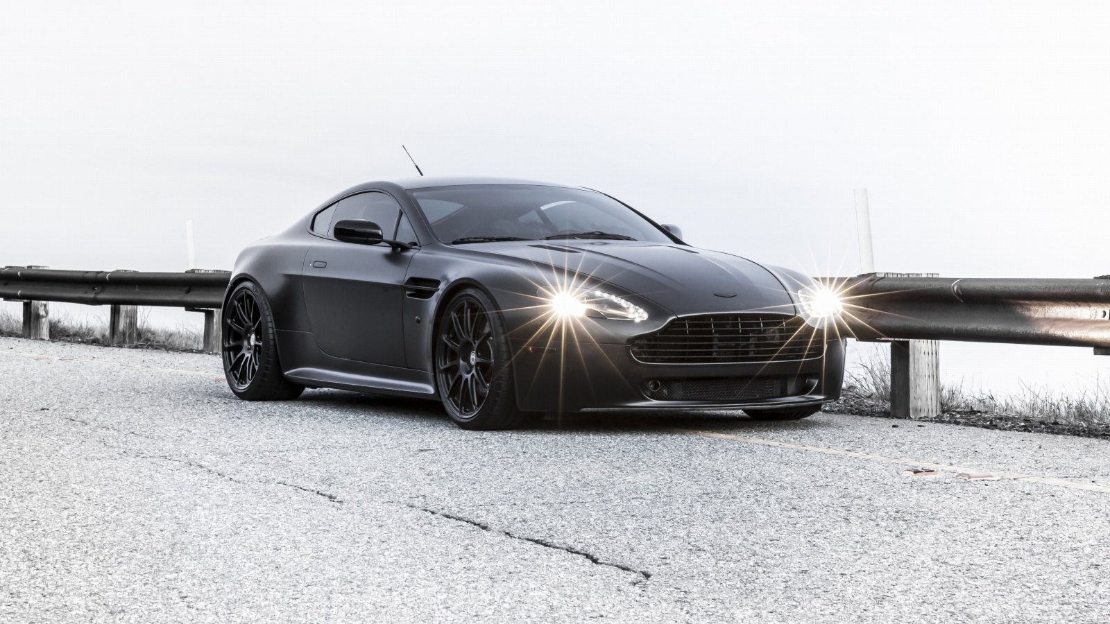Fondo de pantalla 2015 Aston Martin V8 Vantage GT 1600x900