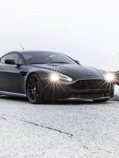 Fondo de pantalla 2015 Aston Martin V8 Vantage GT 240x320