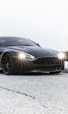 Screenshot №1 pro téma 2015 Aston Martin V8 Vantage GT 240x400