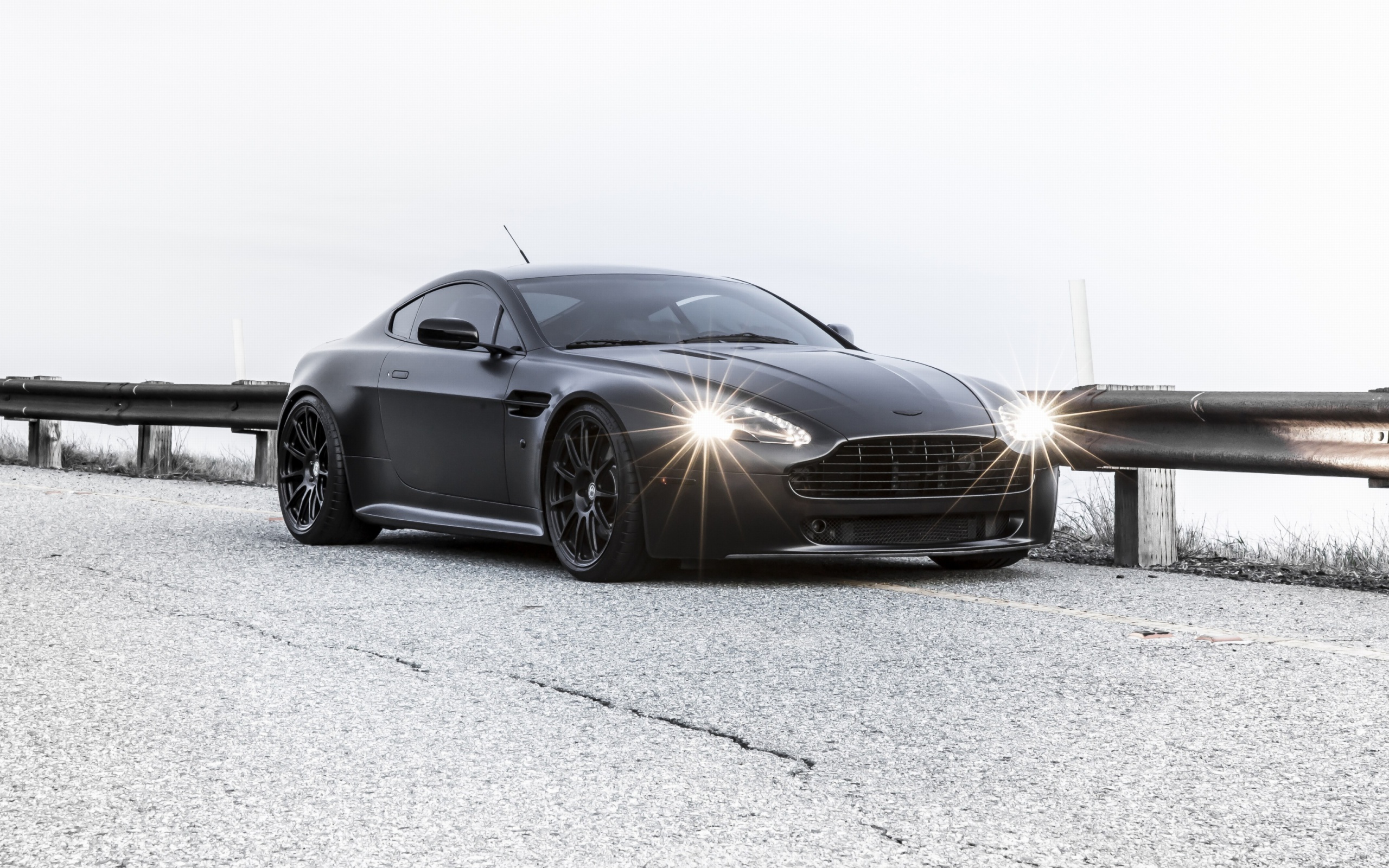 Screenshot №1 pro téma 2015 Aston Martin V8 Vantage GT 2560x1600