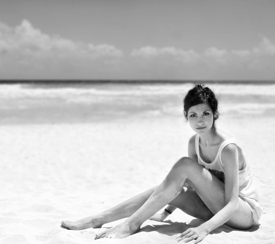 Screenshot №1 pro téma Brunette On The Beach 1080x960