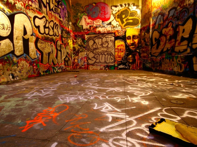 Graffiti Room wallpaper 640x480